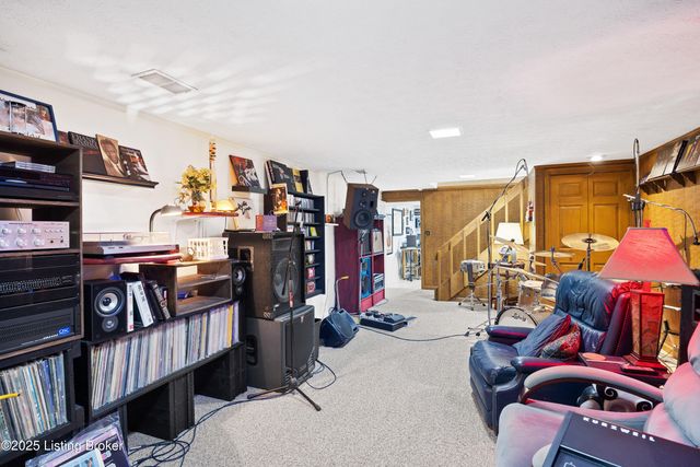 10208 Statia Lynn Ct, Louisville, KY 40223