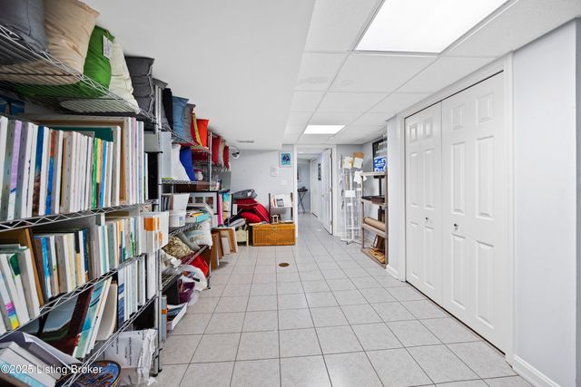 10208 Statia Lynn Ct, Louisville, KY 40223