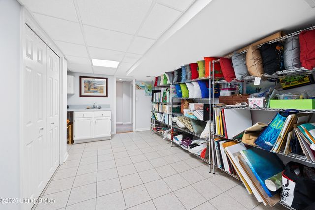 10208 Statia Lynn Ct, Louisville, KY 40223