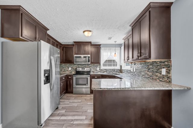 1391 Freedom Dr, Clarksville, TN 37042