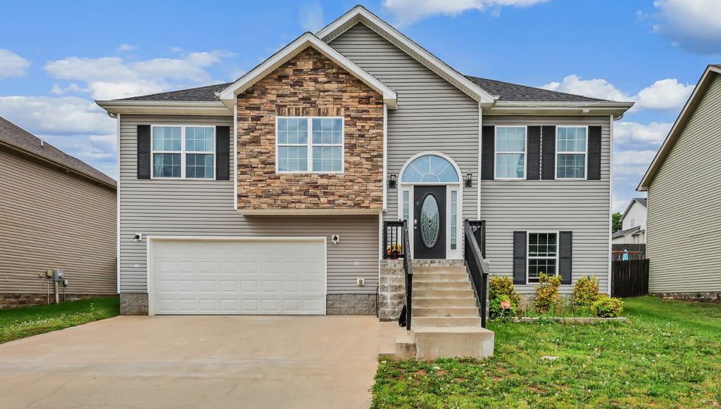 1391 Freedom Dr, Clarksville, TN 37042
