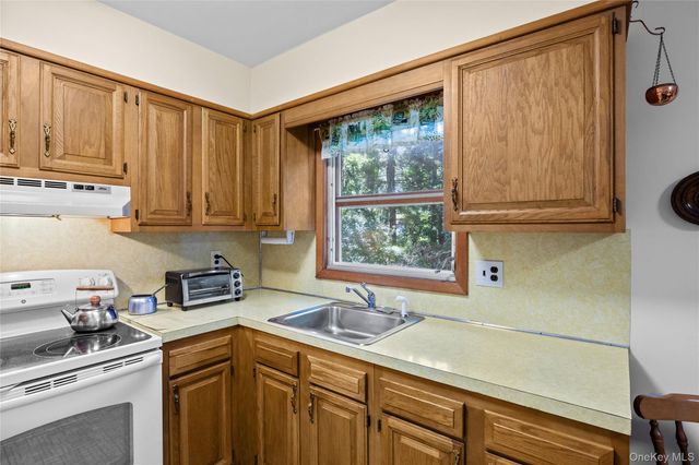 2625 Great Peconic Bay Boulevard, Laurel, NY 11948