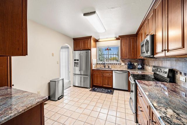 8 Courtney Place, Pueblo, CO 81001