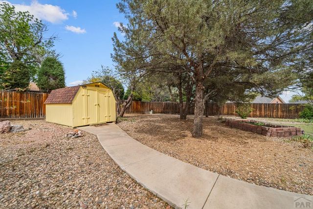 8 Courtney Place, Pueblo, CO 81001