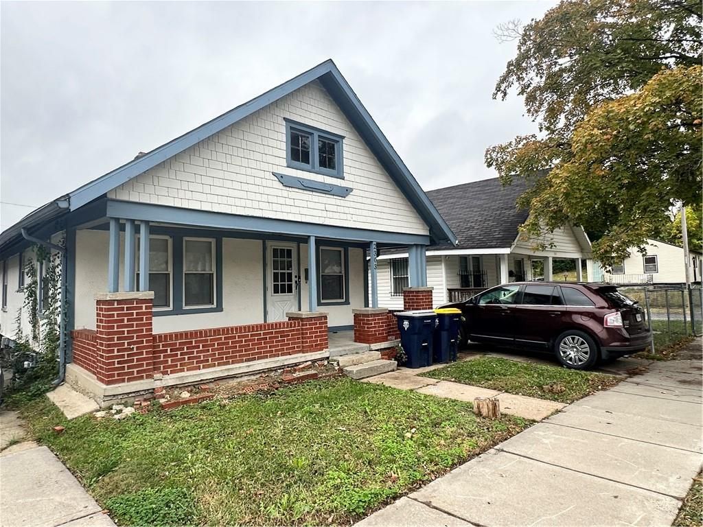 2303 E 41st Street E, Kansas City, MO 64130