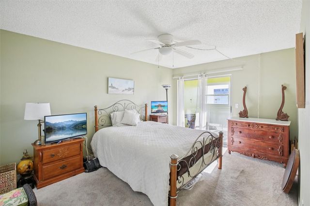 209 NE LINCOLN CIRCLE N 309, St Petersburg, FL 33702