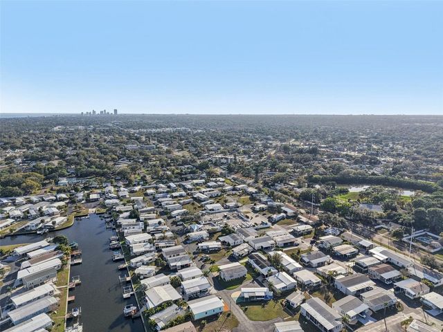 209 NE LINCOLN CIRCLE N 309, St Petersburg, FL 33702