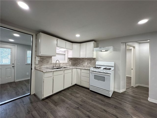 834 Van Cura Dr, Corpus Christi, TX 78408