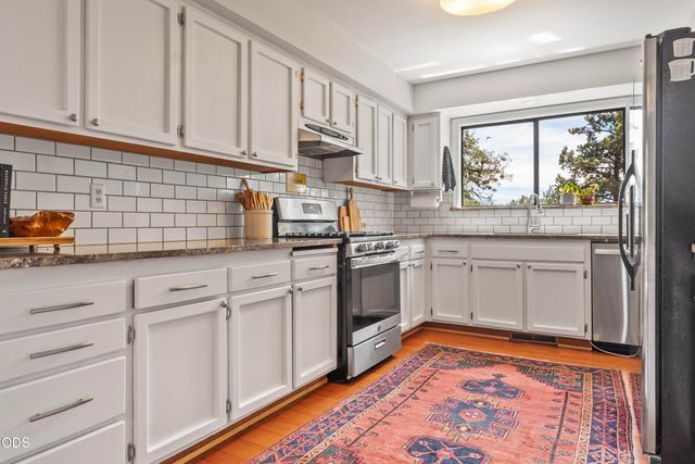 1941 NE Desert Court, Bend, OR 97701