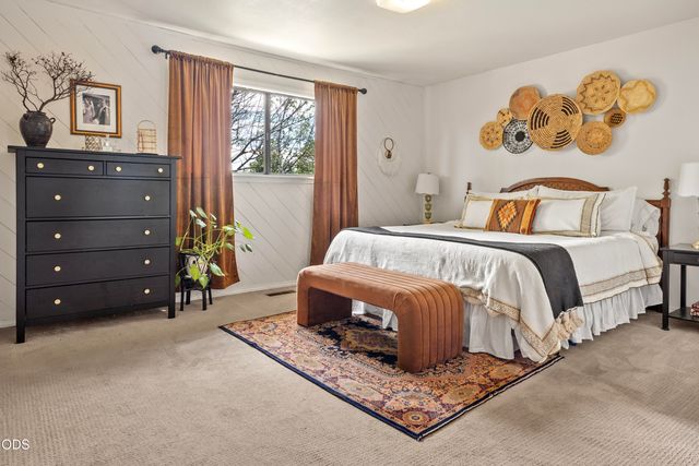 1941 NE Desert Court, Bend, OR 97701