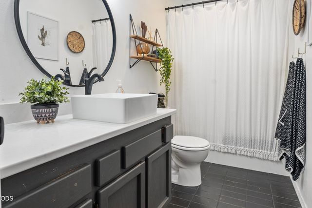 1941 NE Desert Court, Bend, OR 97701