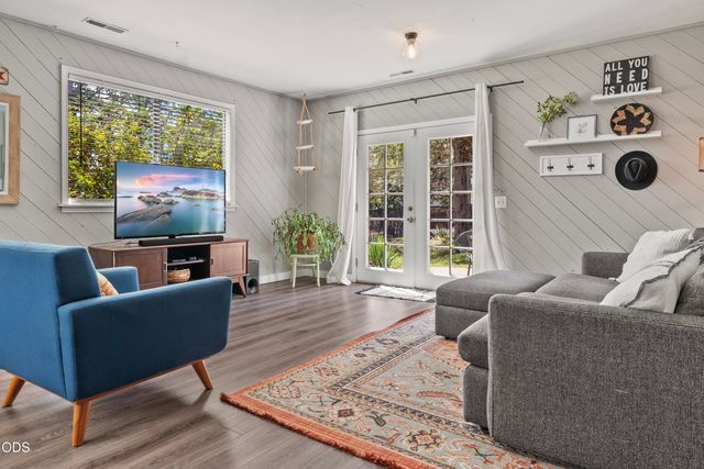 1941 NE Desert Court, Bend, OR 97701