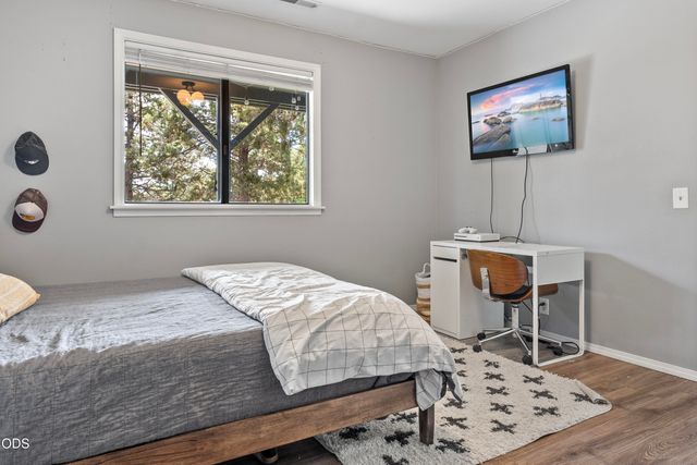 1941 NE Desert Court, Bend, OR 97701