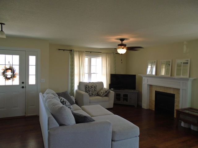 119 14th Avenue, Dewitt, IA 52742