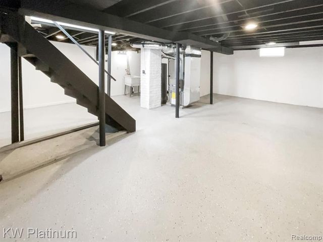 20612 Kingsville Street, Harper Woods, MI 48225