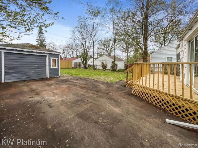 20612 Kingsville Street, Harper Woods, MI 48225