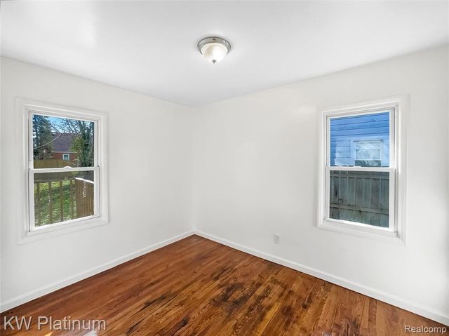 20612 Kingsville Street, Harper Woods, MI 48225