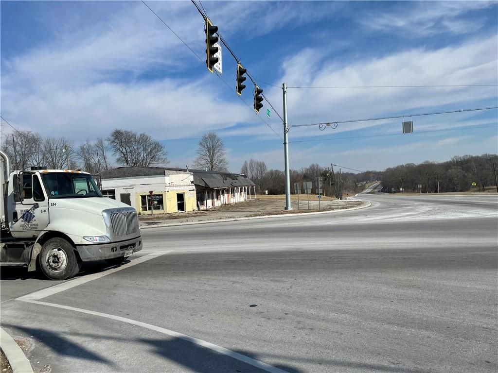 1651 E Us Highway 40