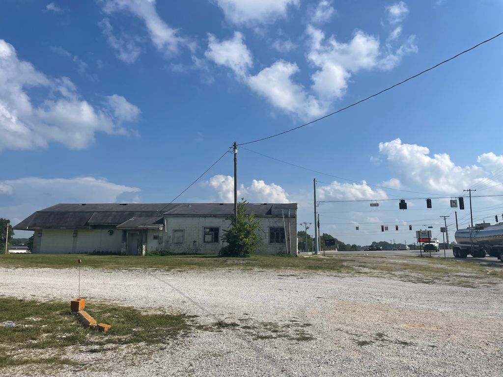 1651 E Us Highway 40