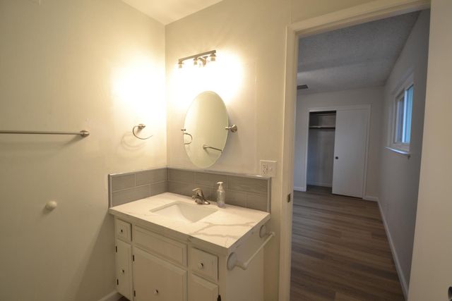 332 W Indianapolis Avenue, Clovis, CA 93612