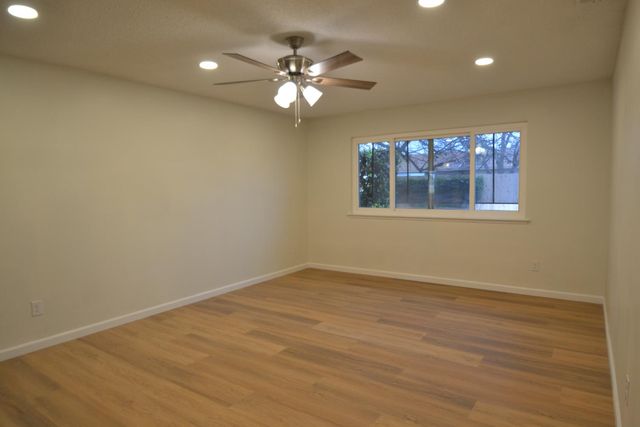 332 W Indianapolis Avenue, Clovis, CA 93612