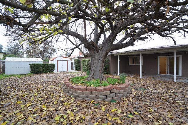 332 W Indianapolis Avenue, Clovis, CA 93612