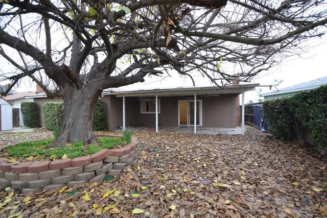 332 W Indianapolis Avenue, Clovis, CA 93612