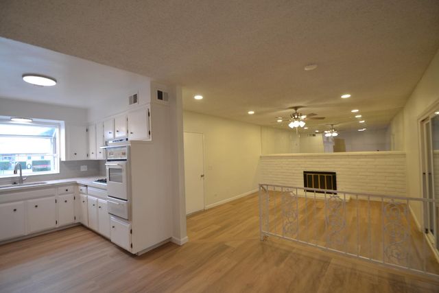 332 W Indianapolis Avenue, Clovis, CA 93612