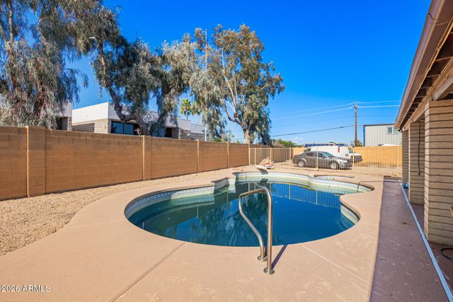 16848 N 40TH Avenue, Phoenix, AZ 85053