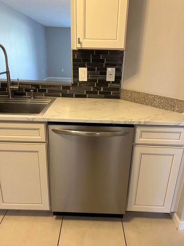 5951 Regal Glen Drive 105, Boynton Beach, FL 33437