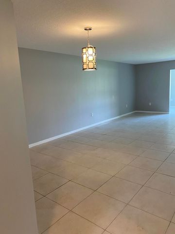 5951 Regal Glen Drive 105, Boynton Beach, FL 33437