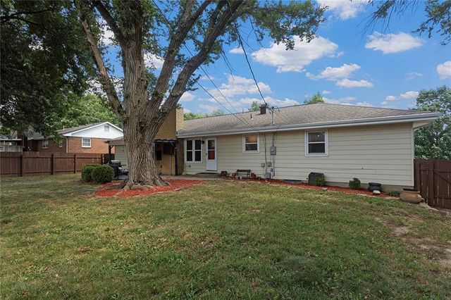 8606 NE Boone Street, Kansas City, MO 64155