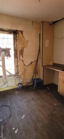 987 E Philadelphia Street, Detroit, MI 48211