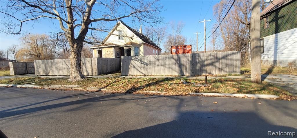 987 E Philadelphia Street, Detroit, MI 48211