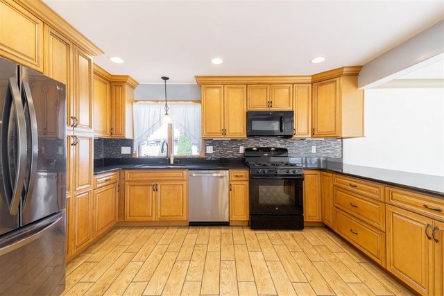 15099 Reeck Road, Southgate, MI 48195