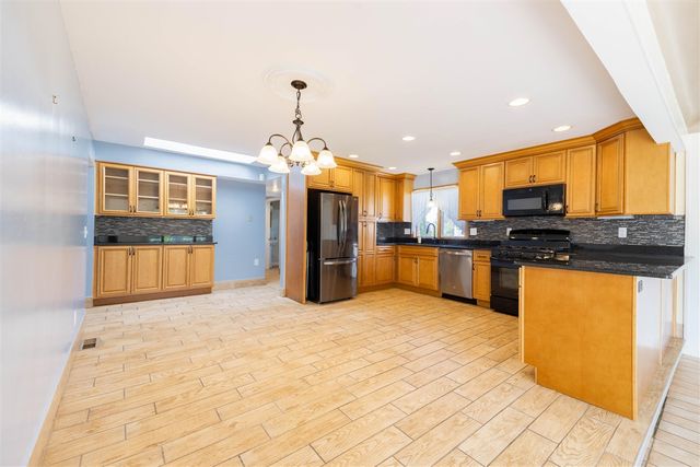 15099 Reeck Road, Southgate, MI 48195