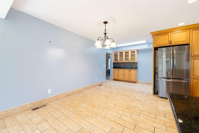 15099 Reeck Road, Southgate, MI 48195