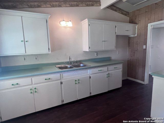 703 E FORMOSA BLVD, San Antonio, TX 78221