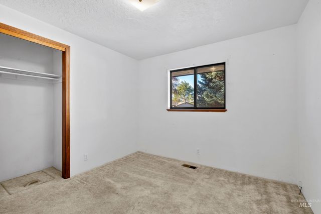 80 S Heather Dr, Nampa, ID 83651