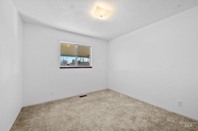 80 S Heather Dr, Nampa, ID 83651