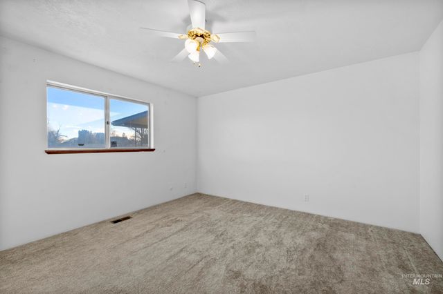 80 S Heather Dr, Nampa, ID 83651