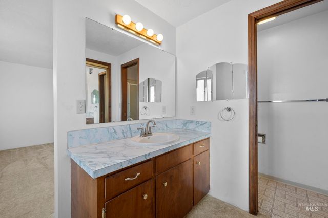 80 S Heather Dr, Nampa, ID 83651