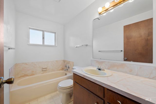 80 S Heather Dr, Nampa, ID 83651