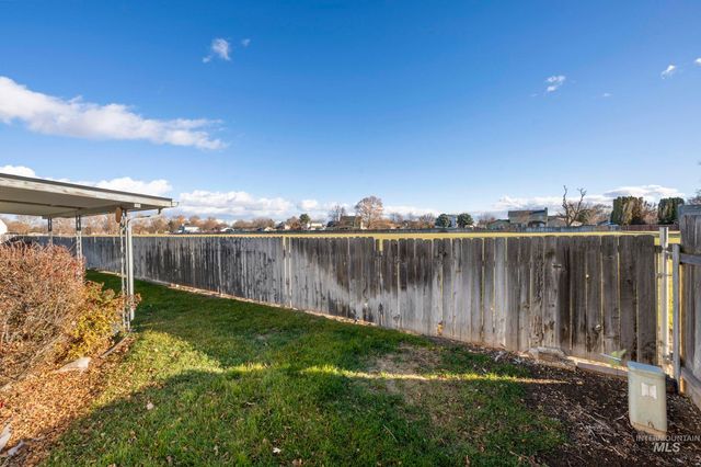 80 S Heather Dr, Nampa, ID 83651