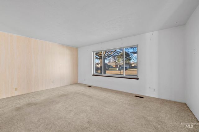 80 S Heather Dr, Nampa, ID 83651