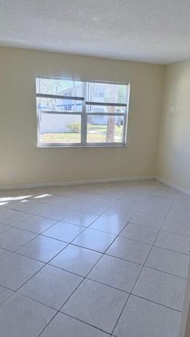 1526 SE Royal Green Cir Apt L107, Port St Lucie, FL 34952