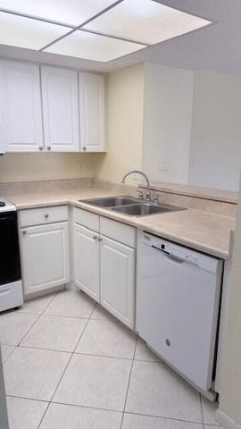 1526 SE Royal Green Cir Apt L107, Port St Lucie, FL 34952