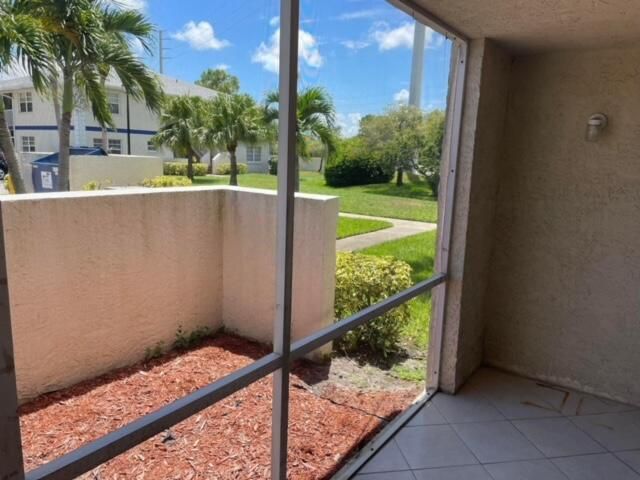 1526 SE Royal Green Cir Apt L107, Port St Lucie, FL 34952