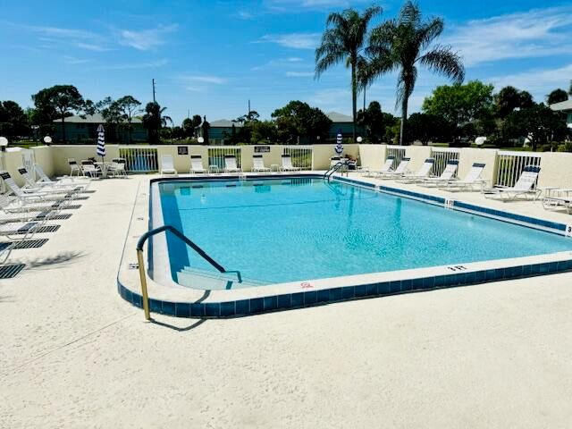 1526 SE Royal Green Cir Apt L107, Port St Lucie, FL 34952