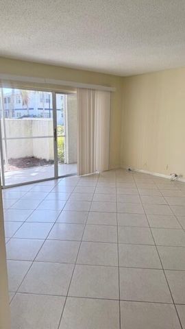 1526 SE Royal Green Cir Apt L107, Port St Lucie, FL 34952